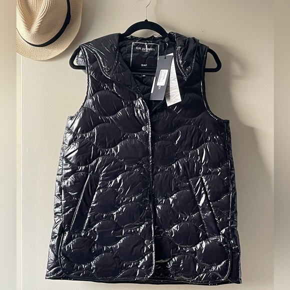Ilse Jacobsen Jackets & Blazers - ILSE JACOBSEN GLOSSY QUILTED VEST | BLACK
Sizes 6 and 8